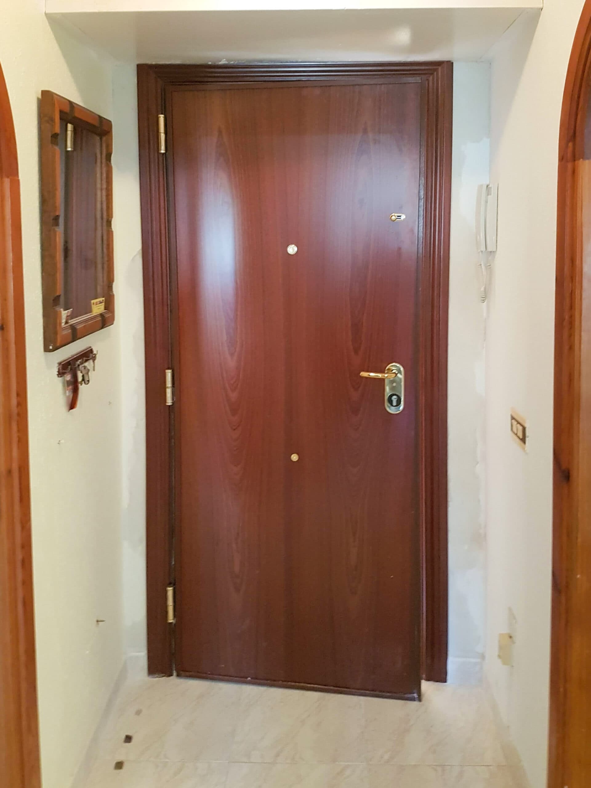 Puerta fabricada e instalada a medida