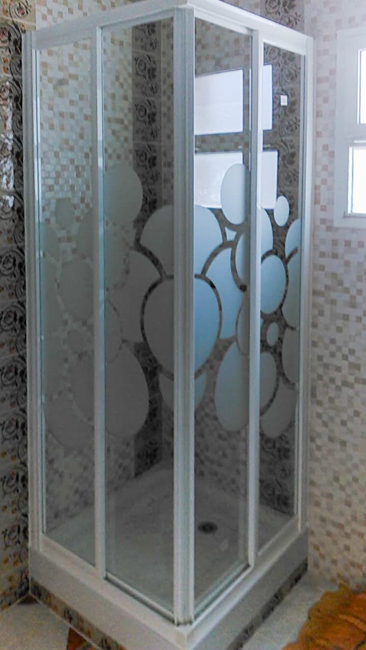 Mampara de baño fabricada a medida